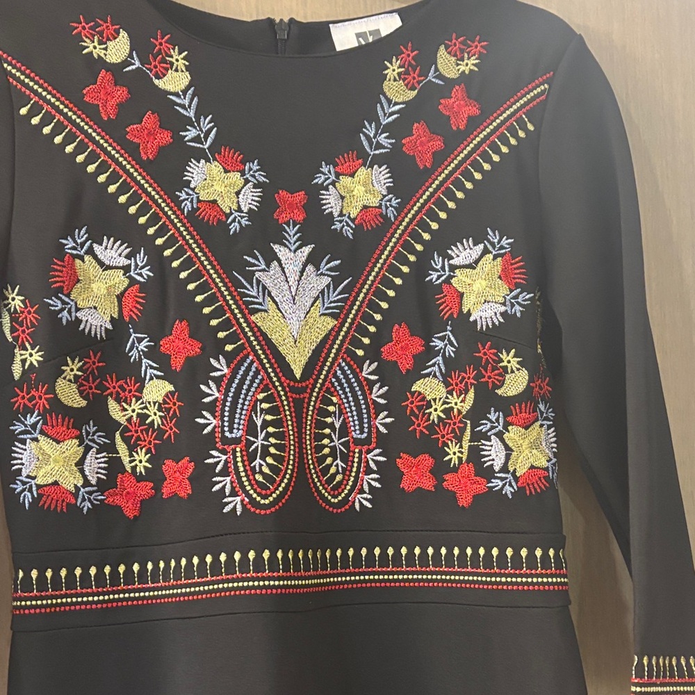 Chic Black Dress with Multicolor Embroidery - Picture 2 of 3